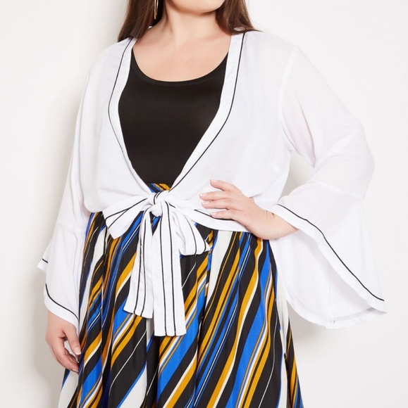 4X (26/28) Plus Size White Wrap Top - Picture 2 of 5